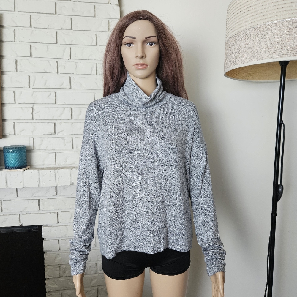 Aritzia Community Women's Gray Turtleneck Sweater Oversized
